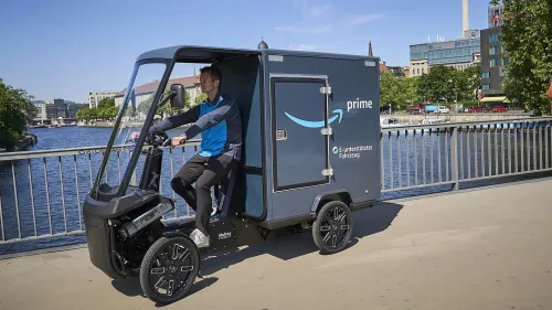 Amazon driver rides eCargo Bike in Berlin
